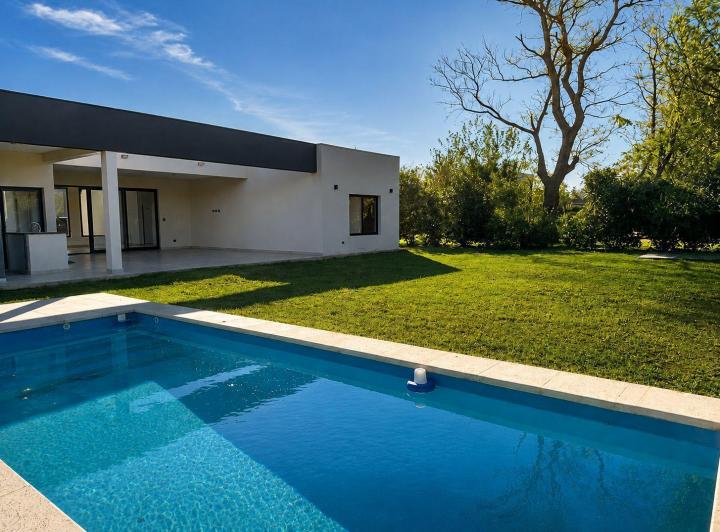Casa · 205m² · 6 Ambientes · 4 Cocheras