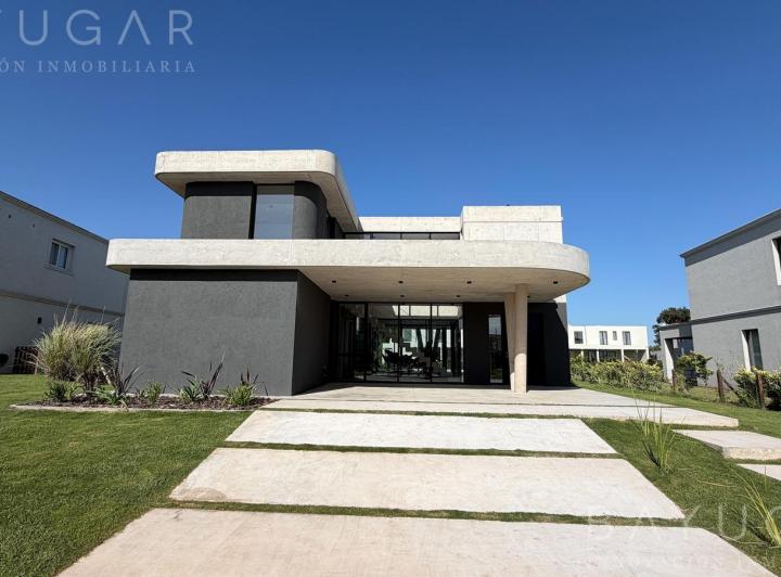 Casa · 276m² · 7 Ambientes · 2 Cocheras