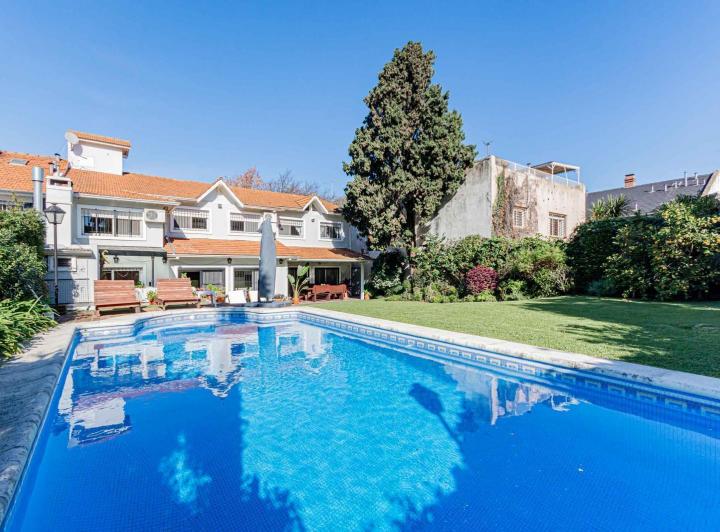 Casa · 440m² · 6 Ambientes · 1 Cochera