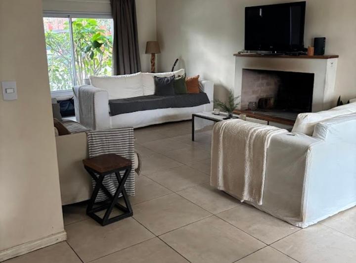 Casa · 195m² · 5 Ambientes · 4 Cocheras