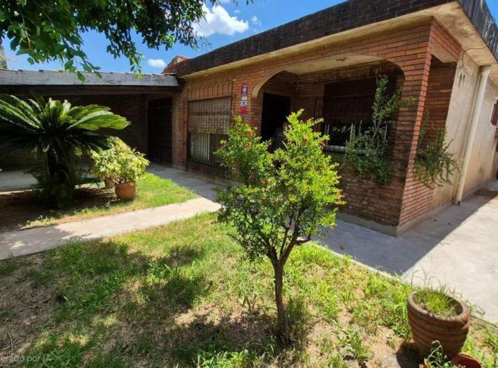 Casa · 240m² · 5 Ambientes · 1 Cochera