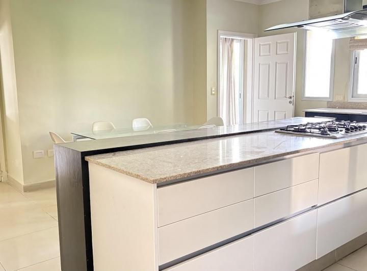 Casa · 310m² · 5 Ambientes · 6 Cocheras