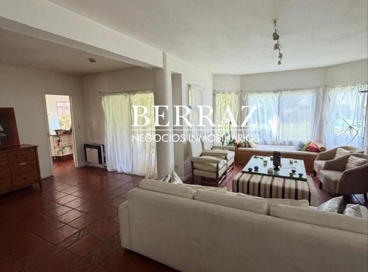Casa · 163m² · 6 Ambientes · 2 Cocheras