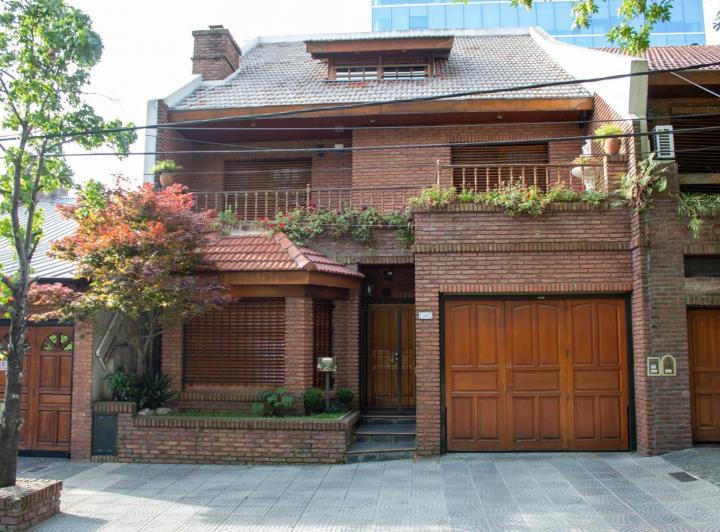 Casa · 350m² · 5 Ambientes · 3 Cocheras