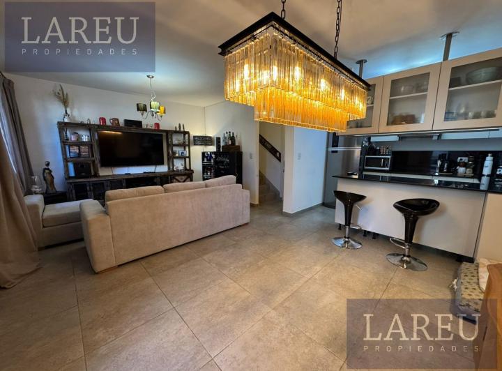 Departamento · 102m² · 4 Ambientes · 1 Cochera