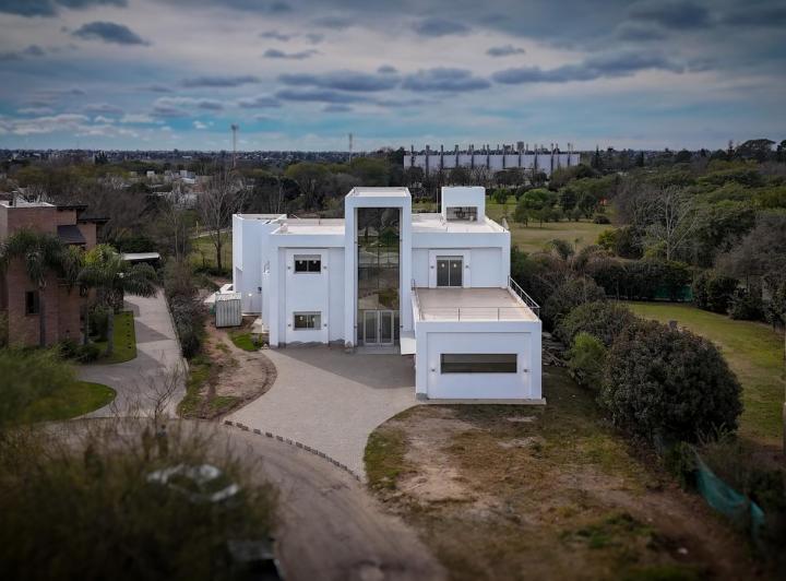 Casa · 700m² · 10 Ambientes · 2 Cocheras