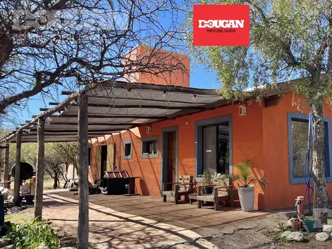 Casa a la venta - 2 dormitorio y amplio parque - carpintería / san luis