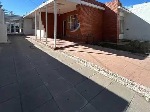 Venta casas en zona céntica. av. pte. juan domingo perón 1022