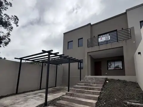 Venta duplex en barrio los profesionales