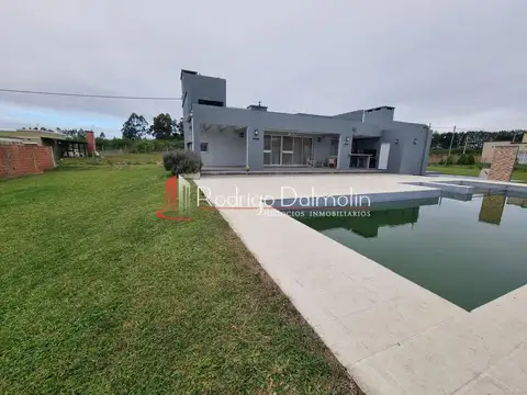 Vendo. casa en barrio cerrado. estancia grande, er.