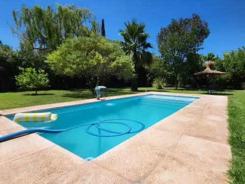Venta bella casa con gran parque en lunlunta maipú