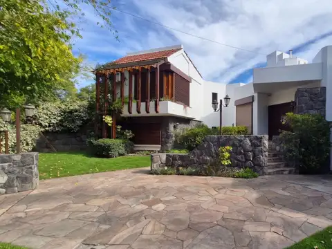 Magnifica casa en venta en ciudad de mendoza