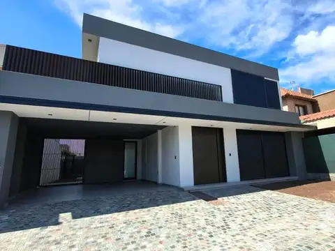 Exclusiva casa a estrenar la barraca country