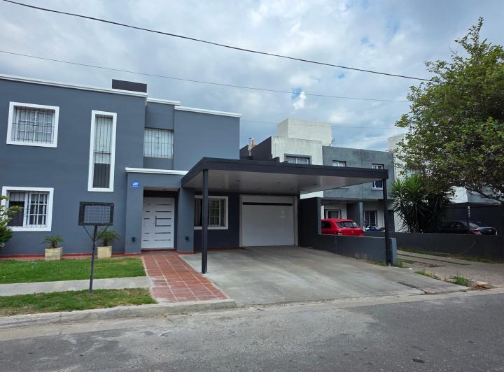 Casa · 250m² · 4 Dormitorios · 4 Cocheras