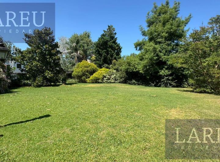 Terreno · 860m²
