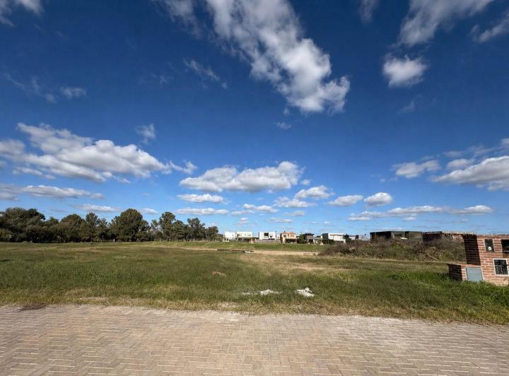 Terreno · 709m²