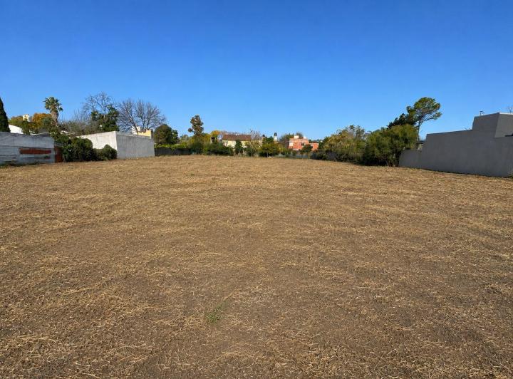 Terreno · 2728m²
