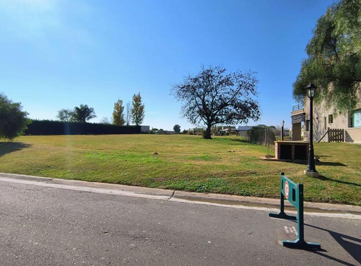 Terreno · 895m²