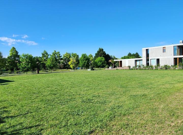 Terreno · 889m²