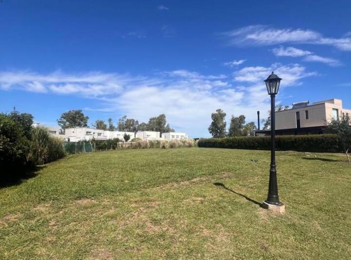 Terreno · 618m²