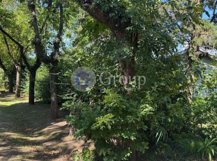 Terreno · 827m²