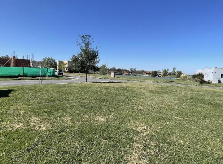 Terreno · 600m²