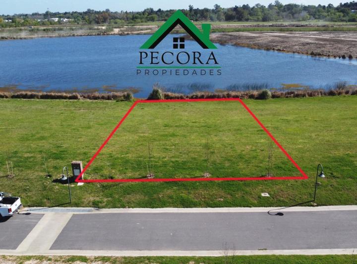 Terreno · 902m²