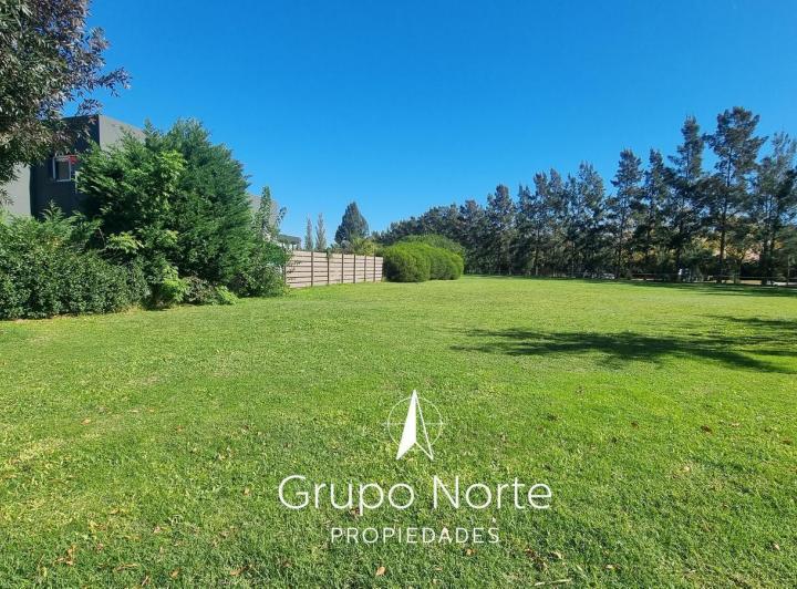Terreno · 835m²