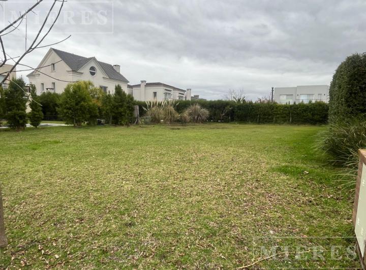 Terreno · 598m²