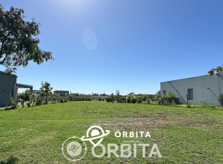 Terreno · 606m²