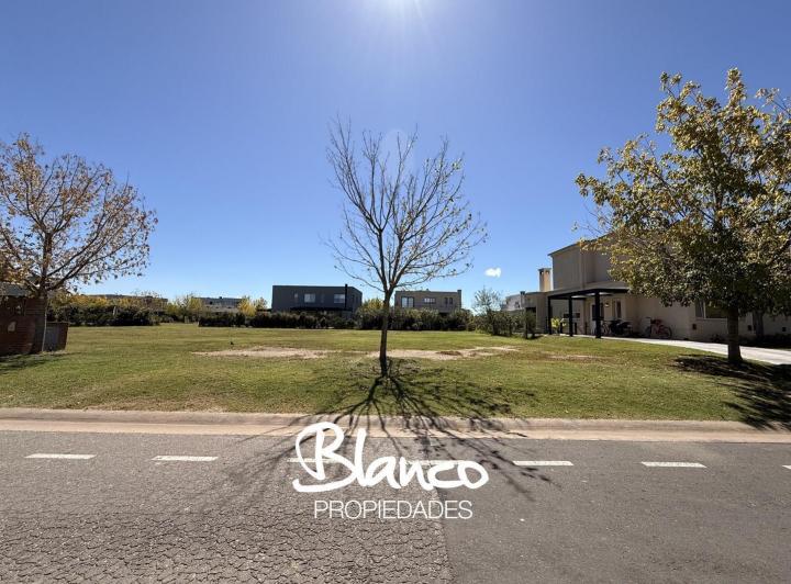 Terreno · 614m²