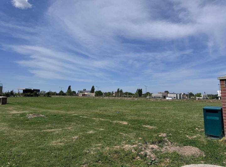 Terreno · 820m²