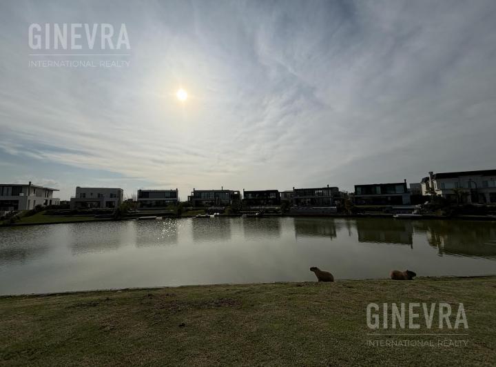 Terreno · 908m²