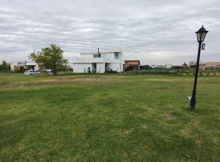 Terreno · 782m²
