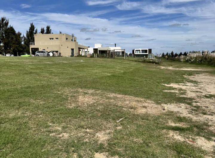 Terreno · 838m²