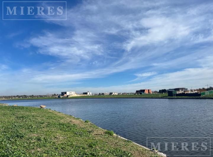 Terreno · 713m²