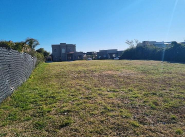 Terreno · 884m²