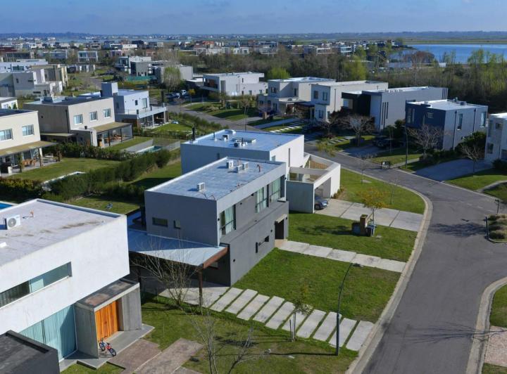 Terreno · 608m²
