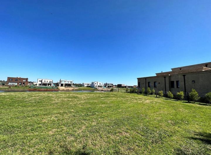 Terreno · 851m²