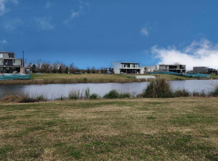 Terreno · 858m²