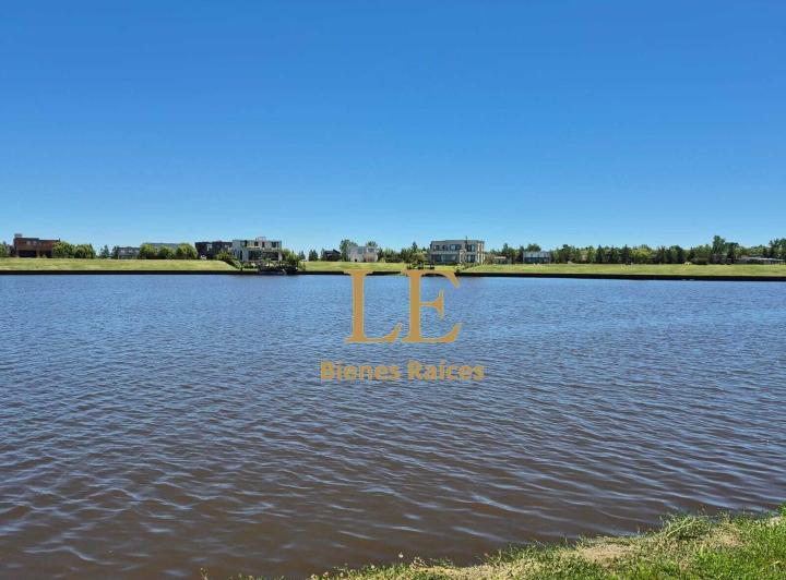 Terreno · 910m²