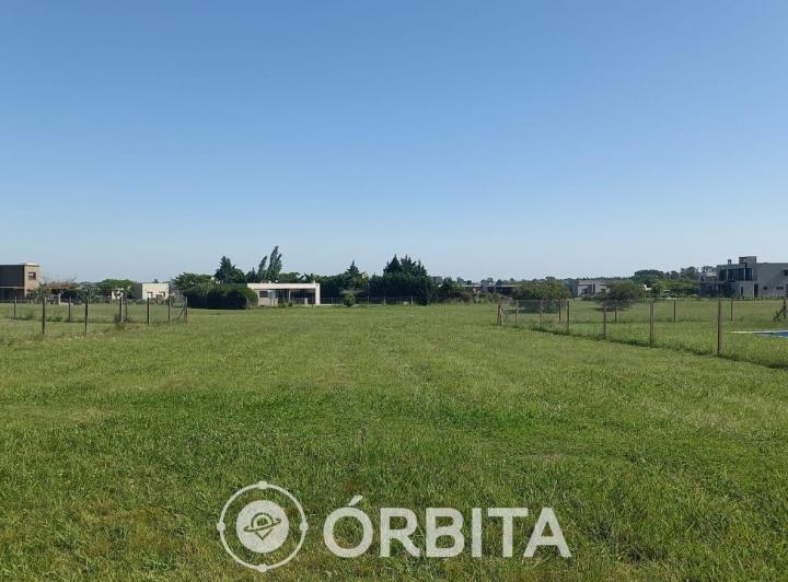 Terreno · 905m²