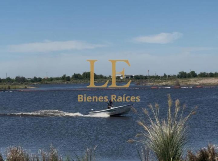 Terreno · 911m²