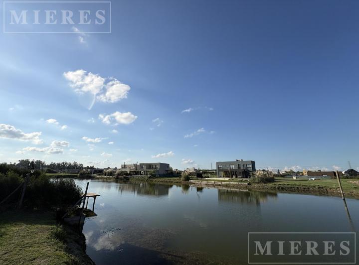 Terreno · 602m²