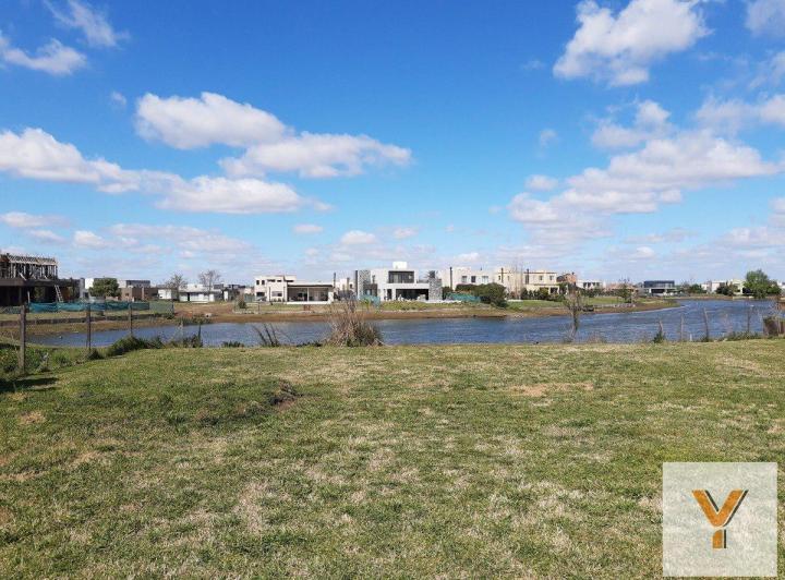 Terreno · 875m²