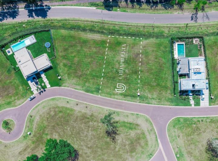 Terreno · 739m²