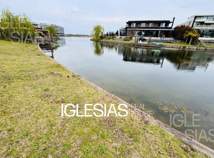 Terreno · 902m²