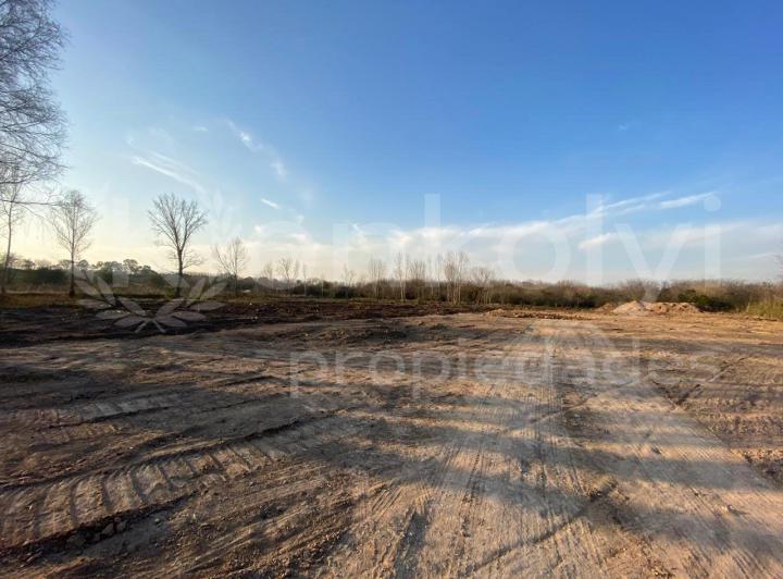 Terreno · 1298m²