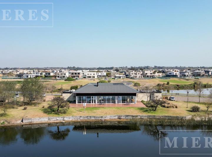 Terreno · 821m²