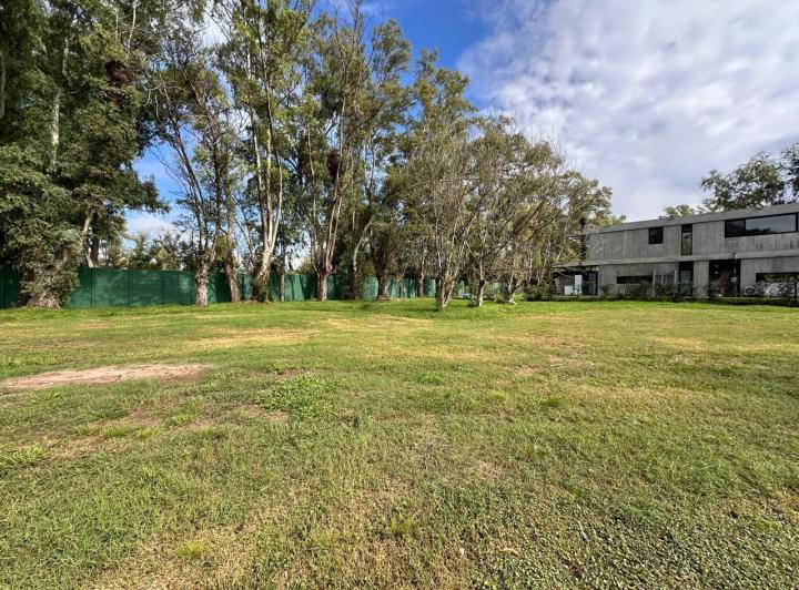 Terreno · 683m²